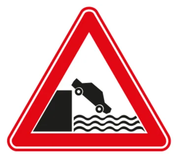 Deniz Veya Nehir Kıyısında Biten Yol